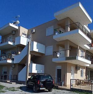Aggeliki'S Apartments Οφρύνιο Exterior photo
