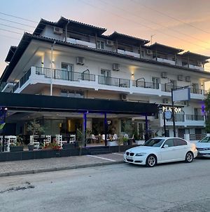 Platon Ξενοδοχείο Νέοι Πόροι Exterior photo