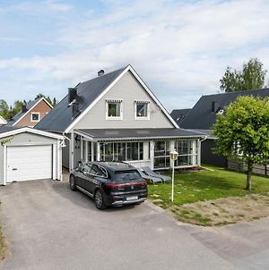 Guestly House With 4 Br Βίλα Piteå Exterior photo