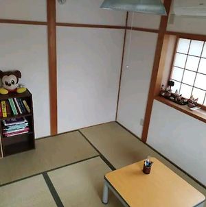 Iiiハウス　ひらパーからすぐの３階建て一軒家　全寝室エアコン新調　Wifi完備　旅行&ビジネス大歓迎 Διαμέρισμα Hirakata Exterior photo