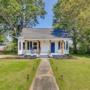 Updated Greenville Home With Backyard! Exterior photo