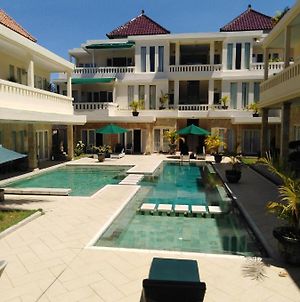 Bali Court Hotel & Apartment Legian Exterior photo