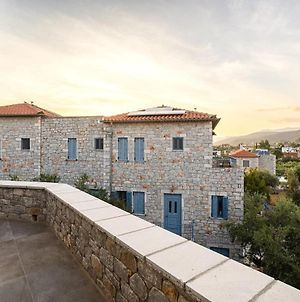 Mani Stone Built Home A Breath Away To The Sea Στούπα Exterior photo
