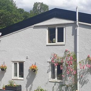 Quiet, Countryside - Abergavenny, Up To 4 Guests, 2 Bedrooms Exterior photo