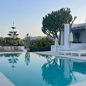 Villa Maria Paros - A Unique & Luxurious Villa - Beach In Walking Distance Μώλος Πάρου Exterior photo