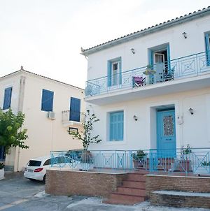 Areti'S Captain'S House With Private Terrace Διαμέρισμα Γαλαξίδι Exterior photo