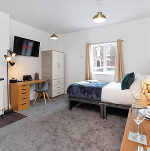 City Centre Studio 8 With Kitchenette, Free Wifi And Smart Tv With Netflix By Yoko Property Μίντλεσμπρο Exterior photo