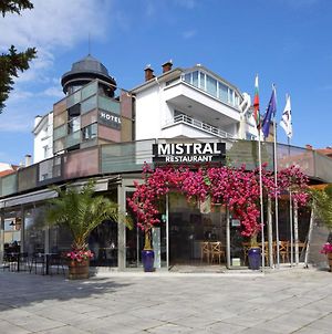 Hotel Mistral Νεσέμπαρ Exterior photo