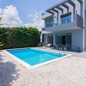 Bright Villa With Swimming Pool Λαγονήσι Exterior photo
