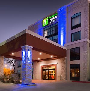 Holiday Inn Express Austin North Central, An Ihg Hotel Exterior photo
