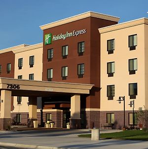 Holiday Inn Express & Suites Omaha South Ralston Arena, An Ihg Hotel Exterior photo