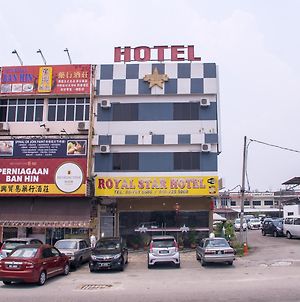 Oyo 44010 Royals Star Hotel Σερεμπάν Exterior photo