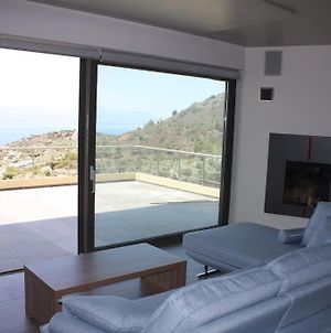 260Sqm Villa In Loutraki With A Sea View Exterior photo