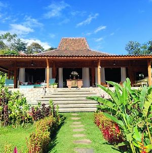 Joglo Omah Kempalan, Private Pool Villa In Sentul, Bogor Cimandala Exterior photo