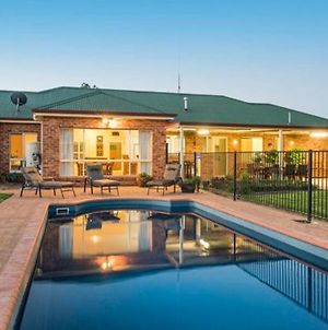 Spacious Relaxing Resort Style Property With Pool Mudgee Exterior photo
