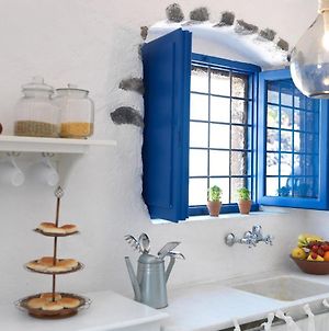 Quaint Santorini Villa Blue House 1 Bedroom Perfect Romantic Couples Getaway Έξω Γωνιά Exterior photo