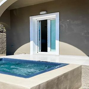 Lovely Santorini Villa Altura Residence 1 Bedroom Outdoor Hot Tub And Beautiful Views Έξω Γωνιά Exterior photo