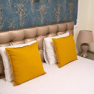 Chic Boutique House Bed and Breakfast Βουκουρέστι Exterior photo
