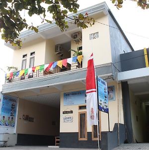 De Ibeel Guesthouse Pangandaran Exterior photo