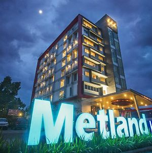 Metland Hotel Cirebon By Horison Exterior photo