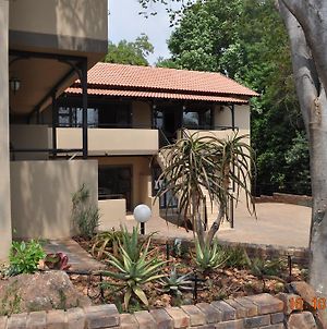Serenight Guesthouse Pretoria-Noord Exterior photo
