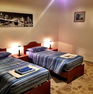 Bed And Breakfast Arcobaleno Ταράντο Room photo