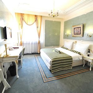 Queen'S Astoria Design Hotel Βελιγράδι Room photo