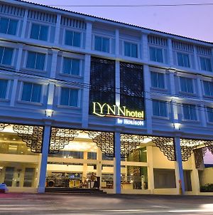 Lynn Hotel By Horison Γιογκιακάρτα Exterior photo