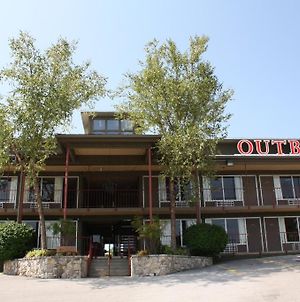 Outback Roadhouse Motel & Suites Μπράνσον Exterior photo