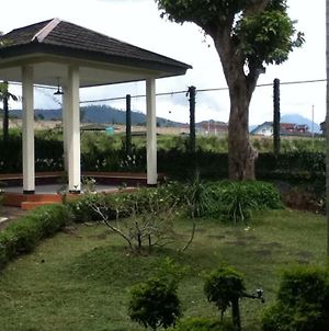 Villa Octavia Lembang Exterior photo
