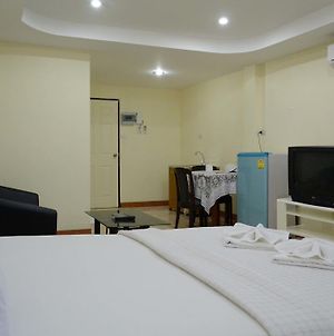 President Apartment Pattaya Room photo