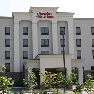 Hampton Inn & Suites Chesapeake-Square Mall Exterior photo