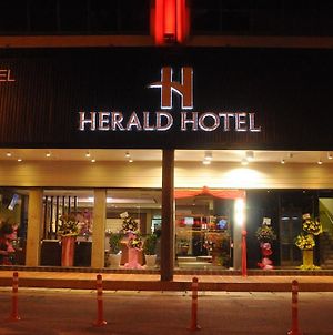 Herald Boutique Hotel Malacca Exterior photo