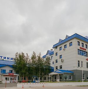 Nadezhda Ξενοδοχείο Nizhnevartovsk Exterior photo