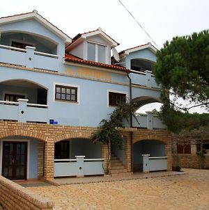 Apartments Vila Afrodita Vir Exterior photo