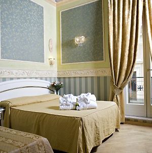 Hotelier Montecitorio Ρώμη Room photo