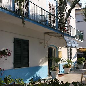 Hotel Ornella Λίντο ντι Καμαϊόρε Exterior photo