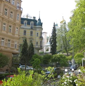 Apartment Sadova Κάρλοβι Βάρι Exterior photo