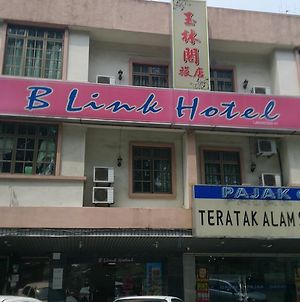 B Link Hotel Kulai Exterior photo