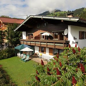 Haus Rosenegg Διαμέρισμα Brixen im Thale Exterior photo