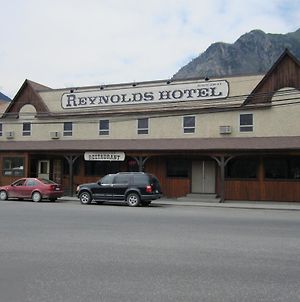 Reynolds Hotel Lillooet Exterior photo