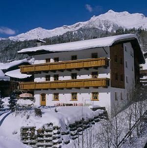 Brunnenhof Apartments Pettneu am Arlberg Room photo