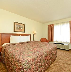 Americas Best Value Inn And Suites Overland Park/Kansas City Room photo