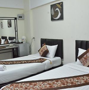 Nawarat Resort & Serviced Apartment Μπανγκόκ Room photo
