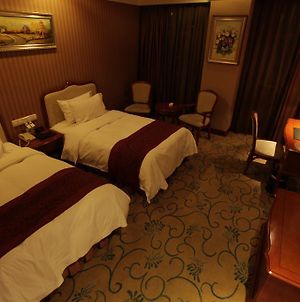 Chengdu Tianren Grand Hotel Room photo