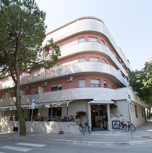 Aparthotel Carinzia Λινιάνο Σαμπιαντόρο Exterior photo