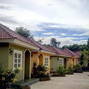 Wangpla Villa Resort Nakhon Sawan Exterior photo