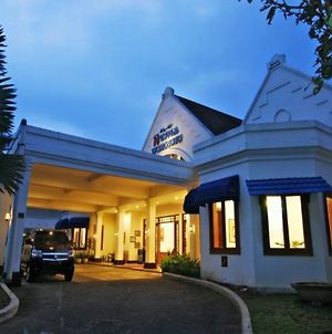 Kresna Hotel Wonosobo Exterior photo
