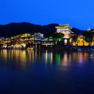 Fenghuang Slowly Time Inn Exterior photo