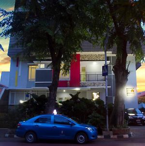 House Of Arsonia Tulip Ξενοδοχείο Τζακάρτα Exterior photo